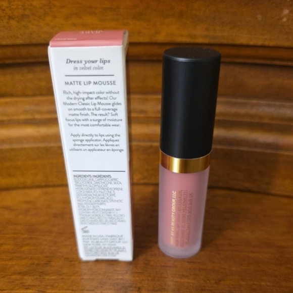 NEW Laura Geller Makeup Set with Eyeshadow, Brow Pencil, Matte Lip & Pouch - Picture 14 of 16